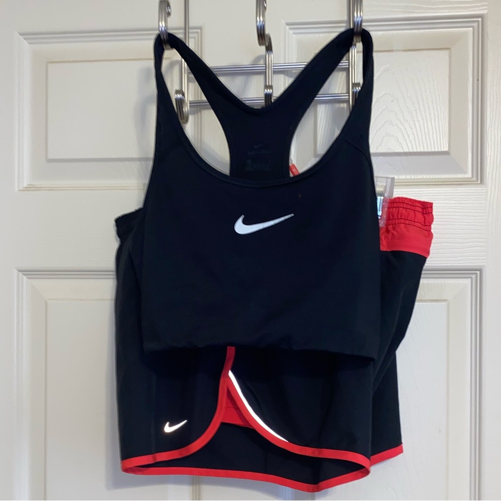 Nike Dri-Fit Tempo Running shorts XL sports bra . Sz LARGE